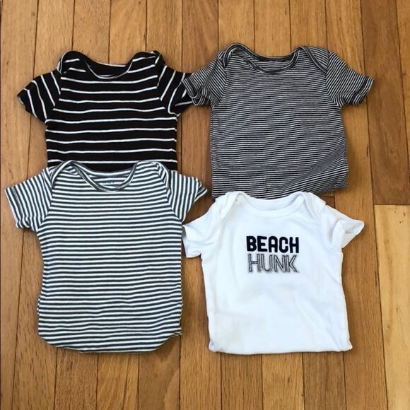 🏖 4-piece tee onesie bundle 💜 - Picture 1 of 5